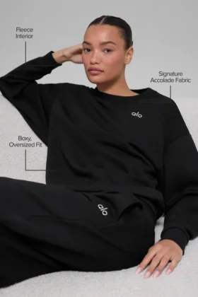 Accolade Crew Neck Pullover – Black